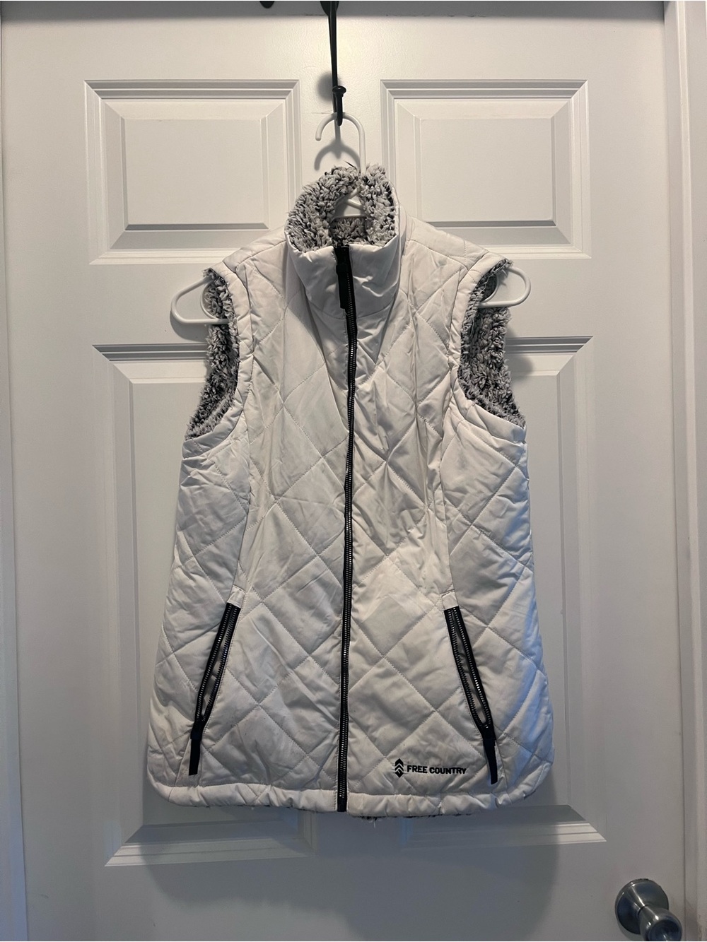 Free Country White Quilted Vest with Gray Fleece Collar